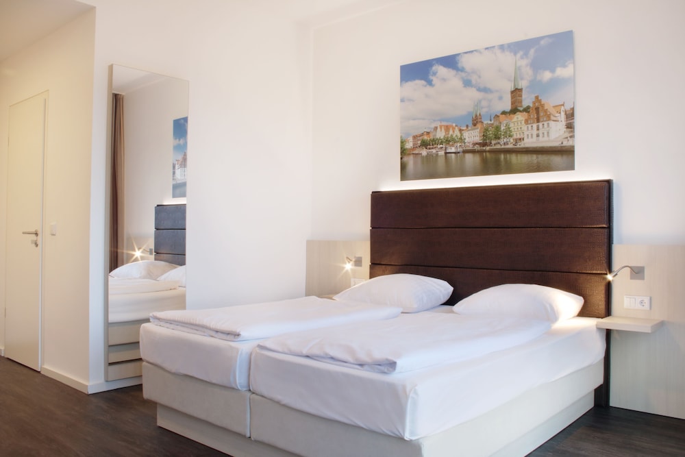 Viva Hotel Lubeck 7/45