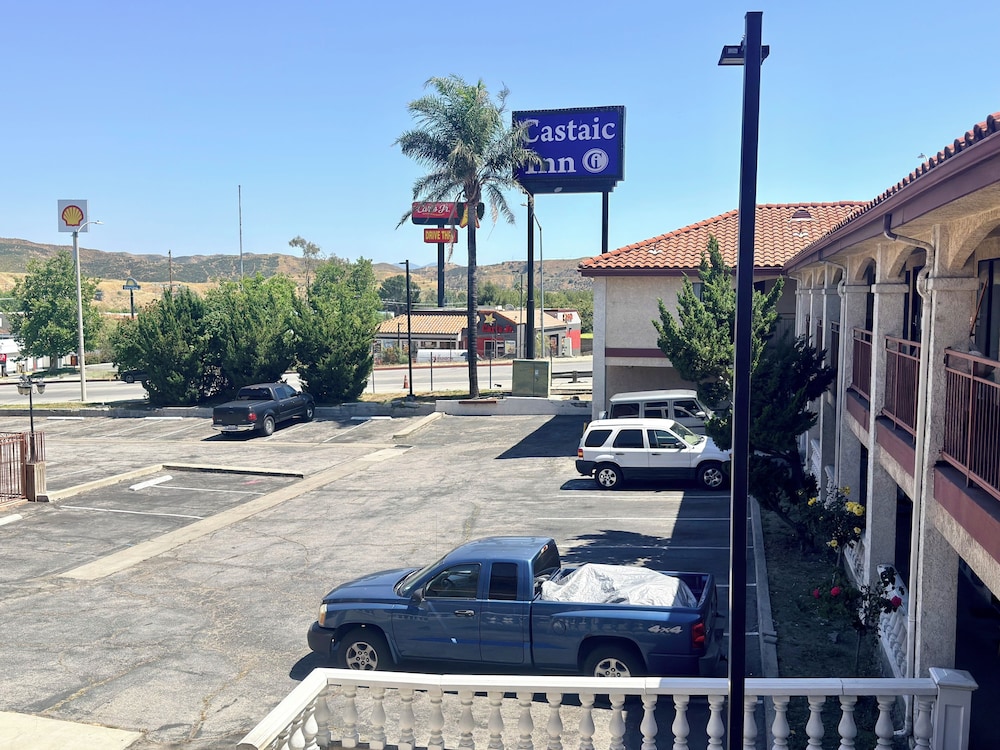 Castaic Inn Near Six Flags Magic Mountain 24/43