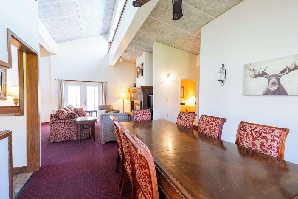 Fireside Inn And Suites 47/64