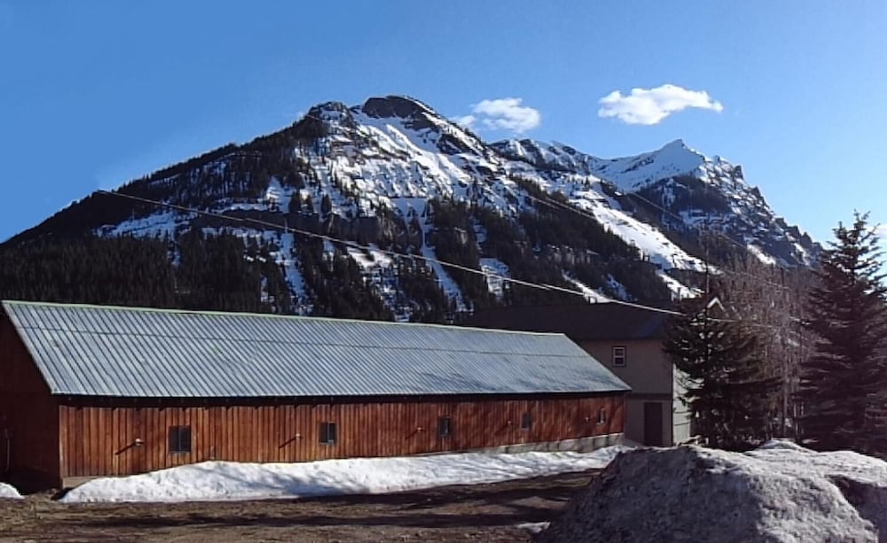 Alpine Motel 23/25
