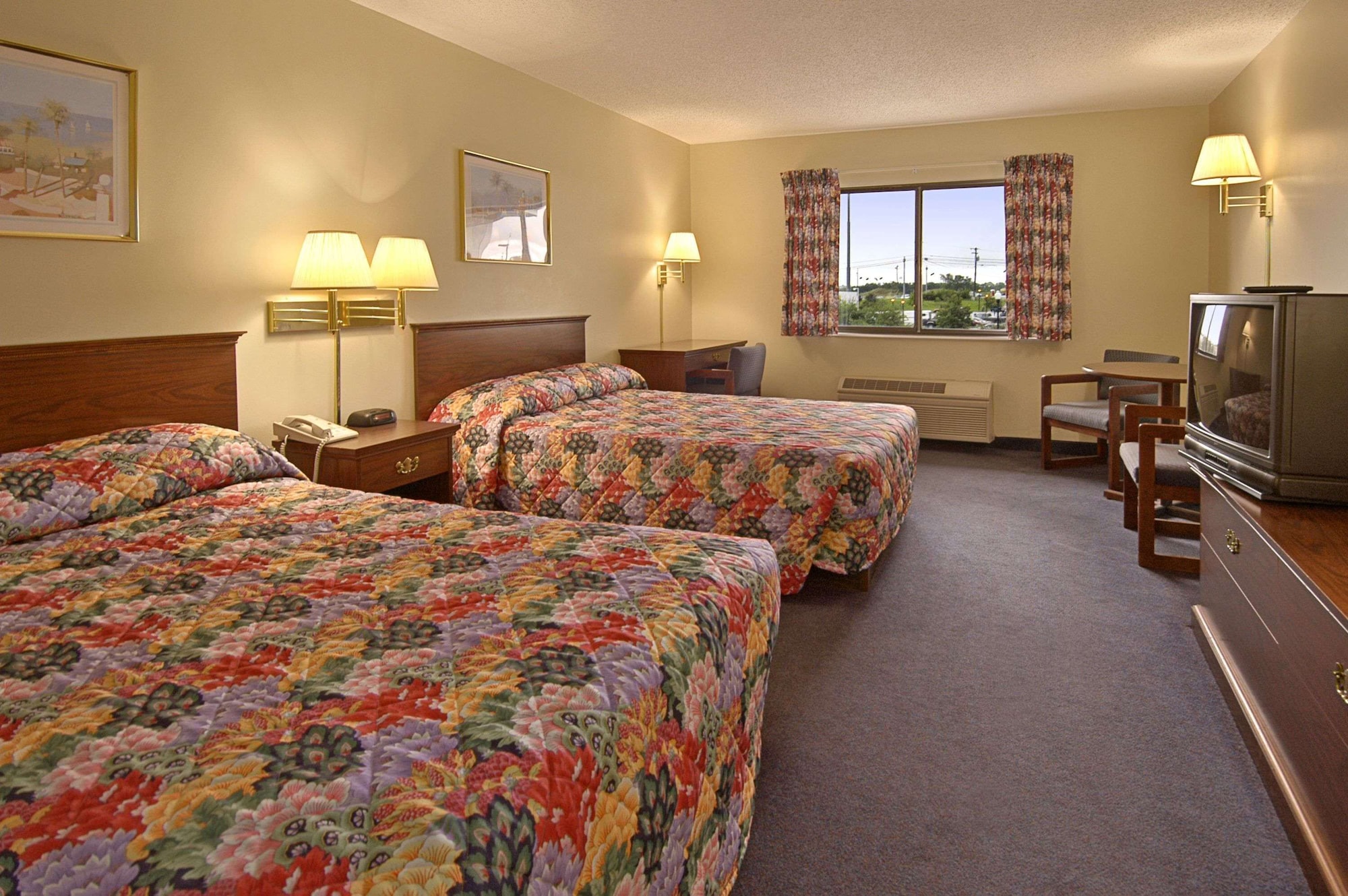 Efficiency, 2 Double Beds