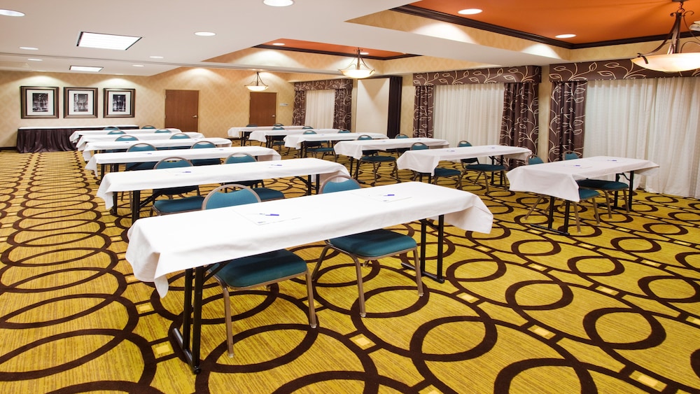 Holiday Inn Express Peachtree Corners Norcross 66/78