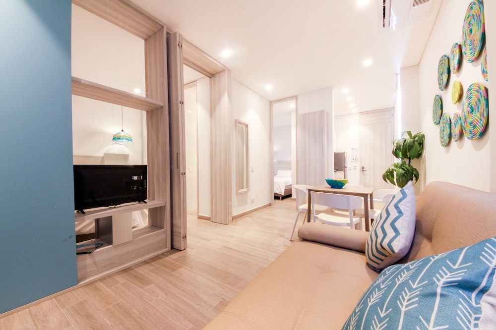Azure Lofts And Pool 24/42