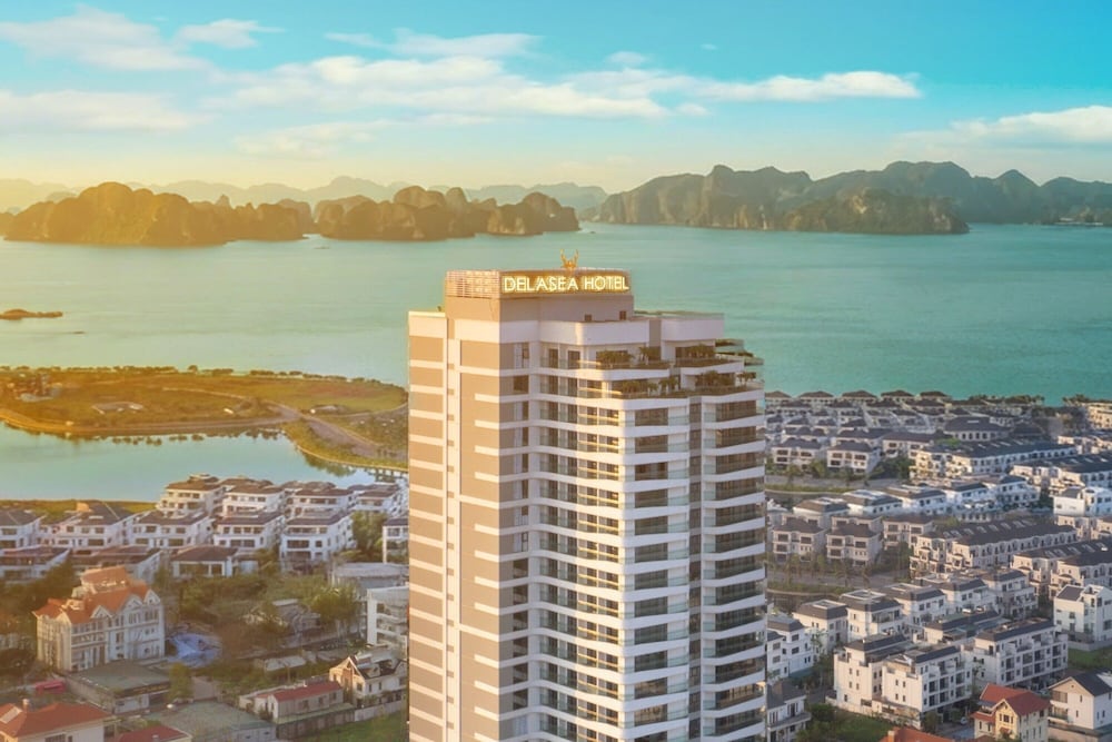 DeLaSea Ha Long Hotel 1/50