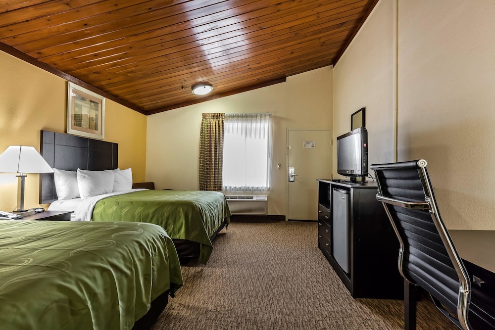 Quality Inn Tullahoma, TN 18/36