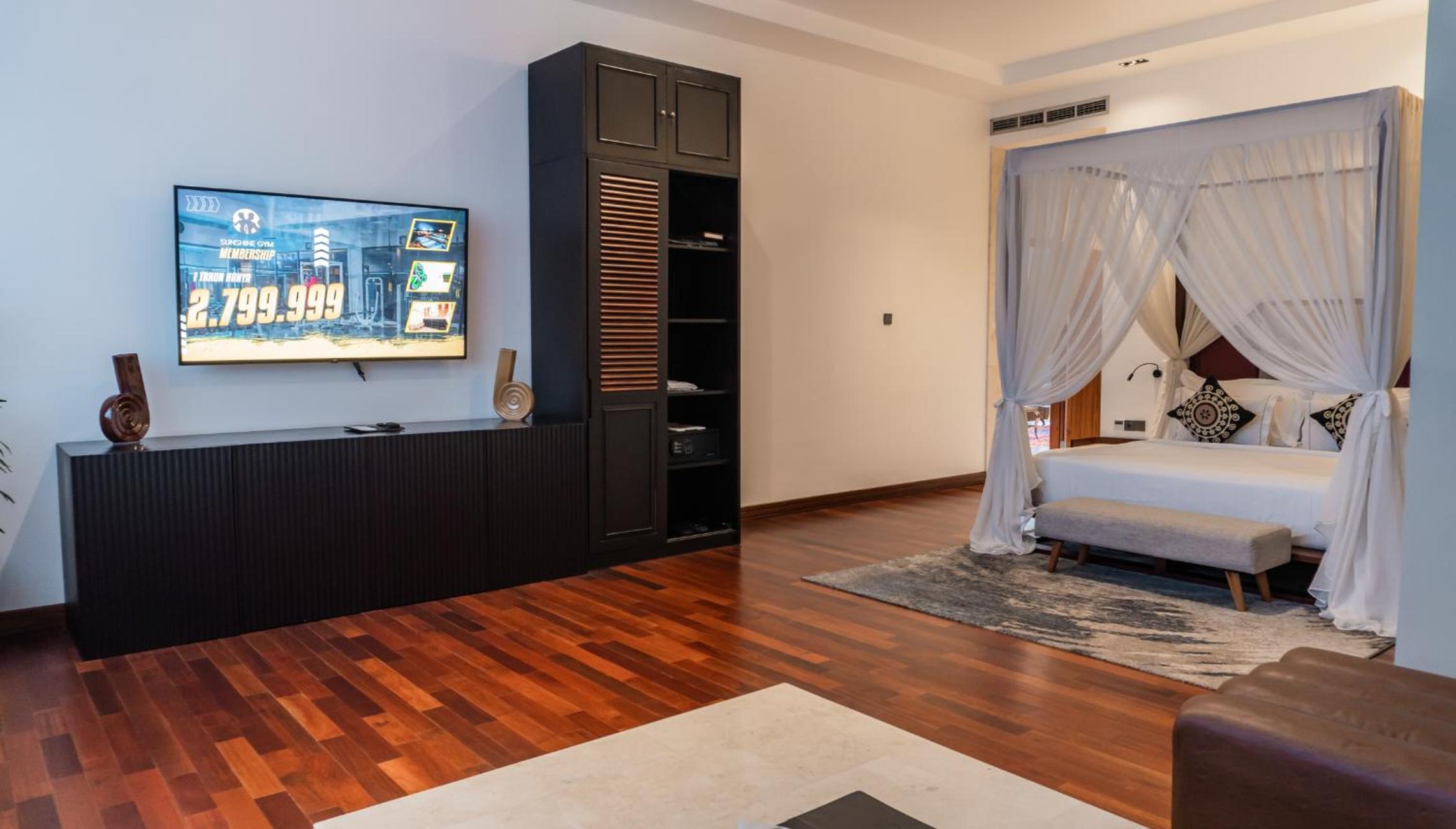 Suite, Private Building