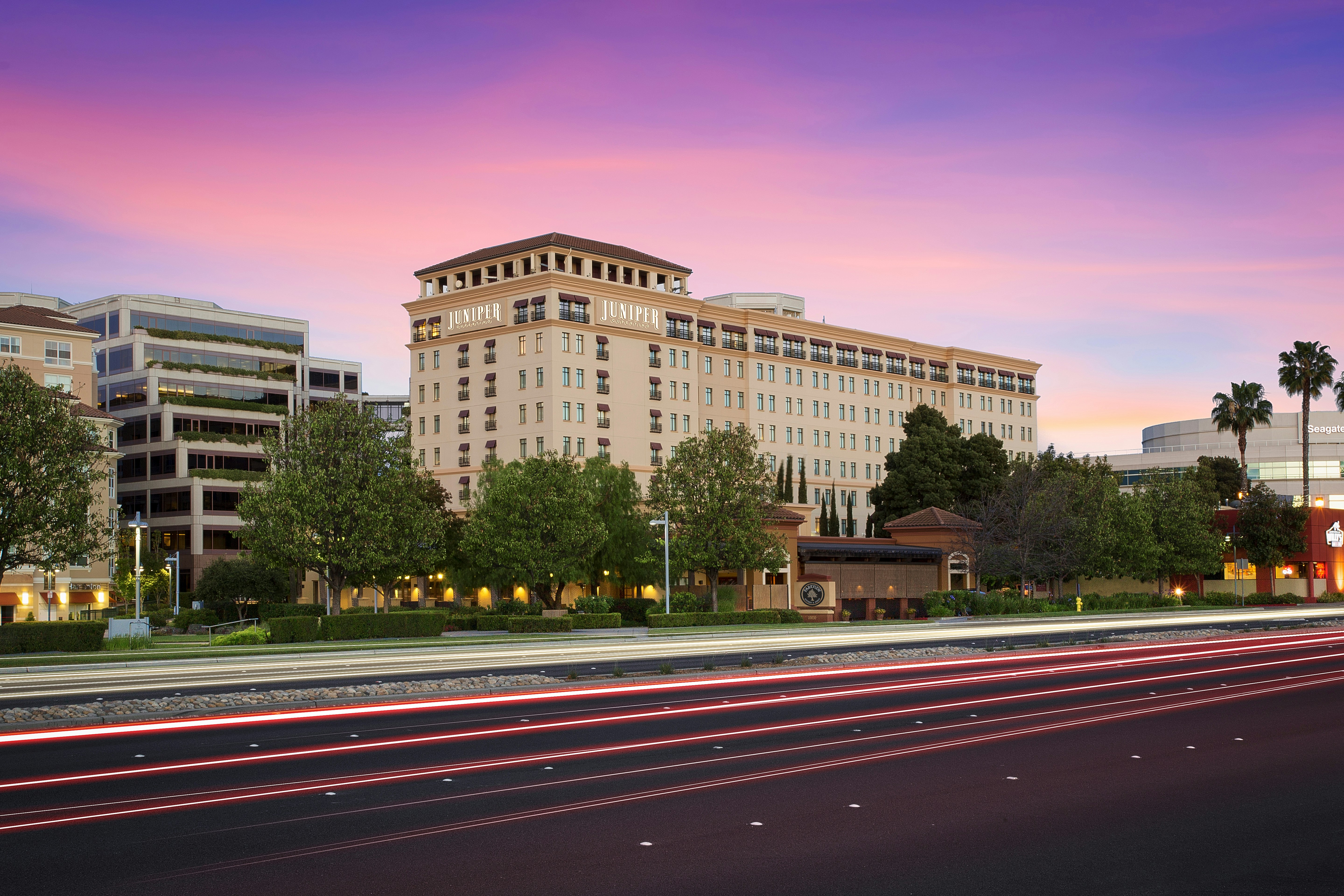 Juniper Hotel Cupertino, Curio Collection By Hilton 18/19