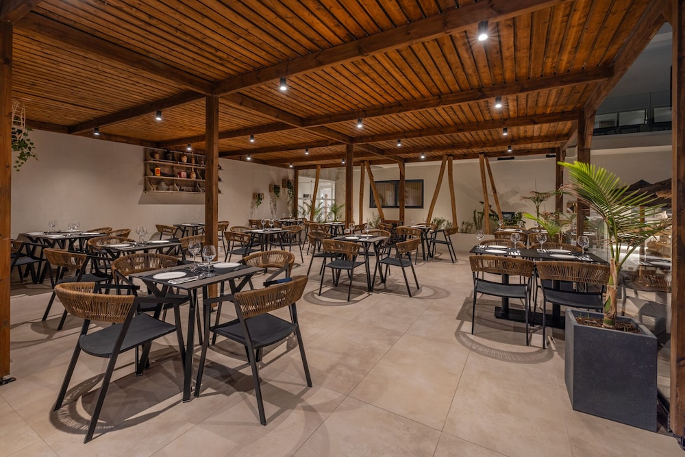 Cabana Blu Lifestyle Boutique Hotel & Suites 46/65