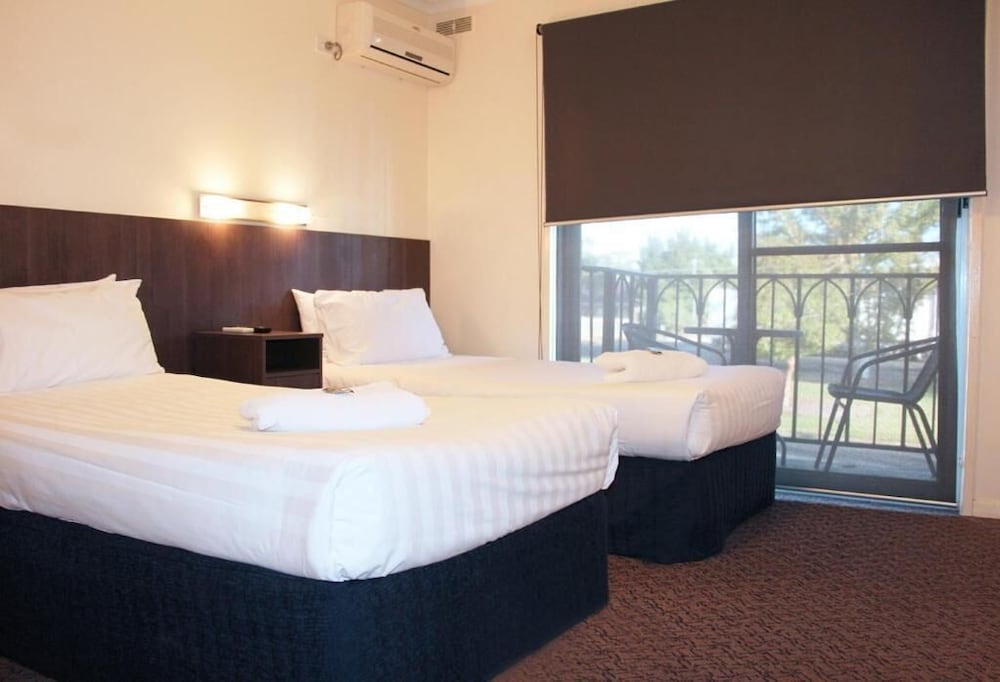BOULEVARD MOTOR INN 15/27