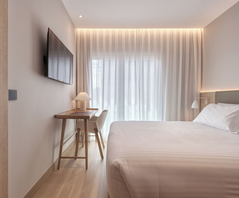 Mini, Double Bed