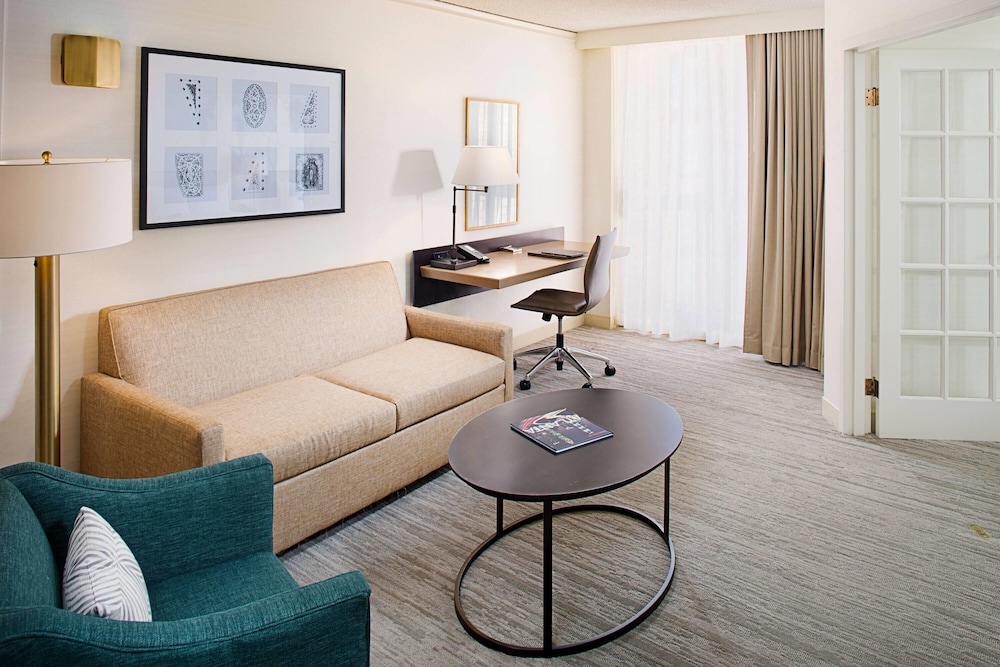 1 BEDROOM, SUITE, EXECUTIVE LEVEL, ACCESSIBLE