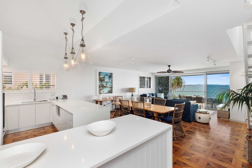 La Mer Apartments 33/50