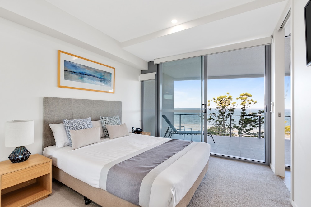 2 Bedrooms, Apartment, King and Twin Beds, Beach Front