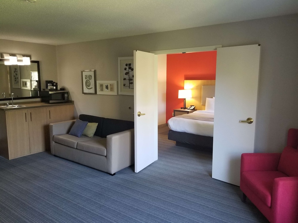 Country Inn Suites By Radisson Charlotte University Place Nc 8/24