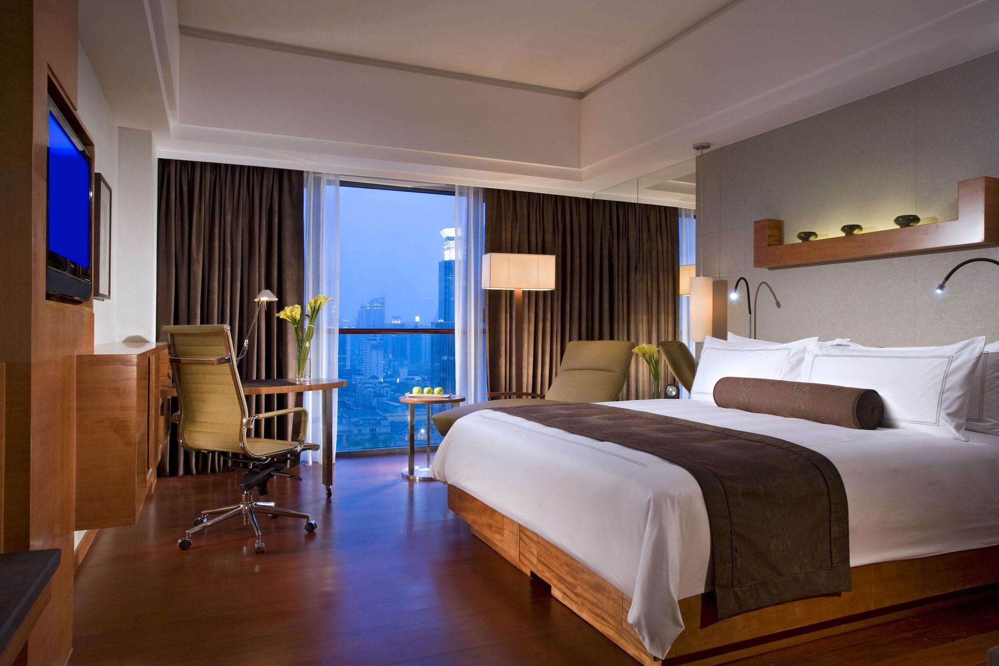 PINNACLE, SUITE