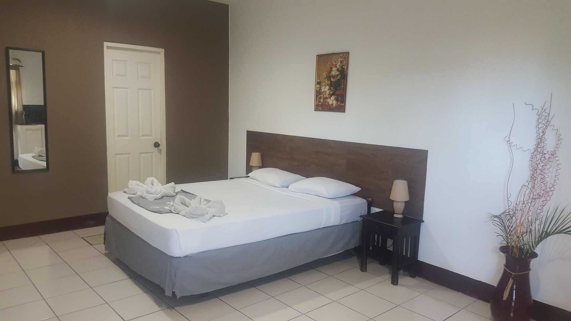 ROOM, SINGLE