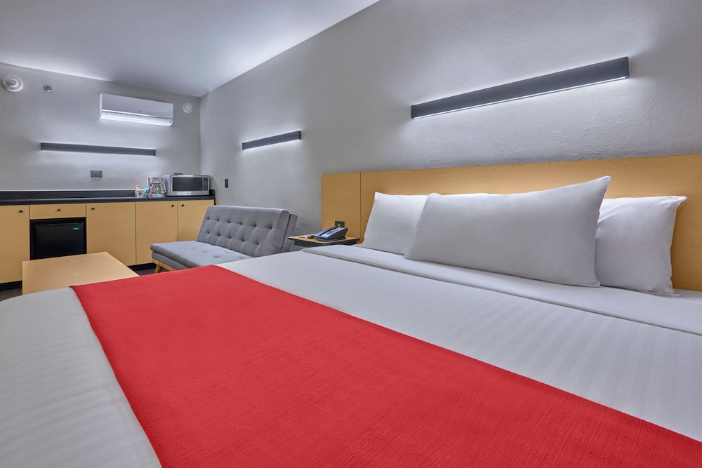 Superior, King Bed, Sofa