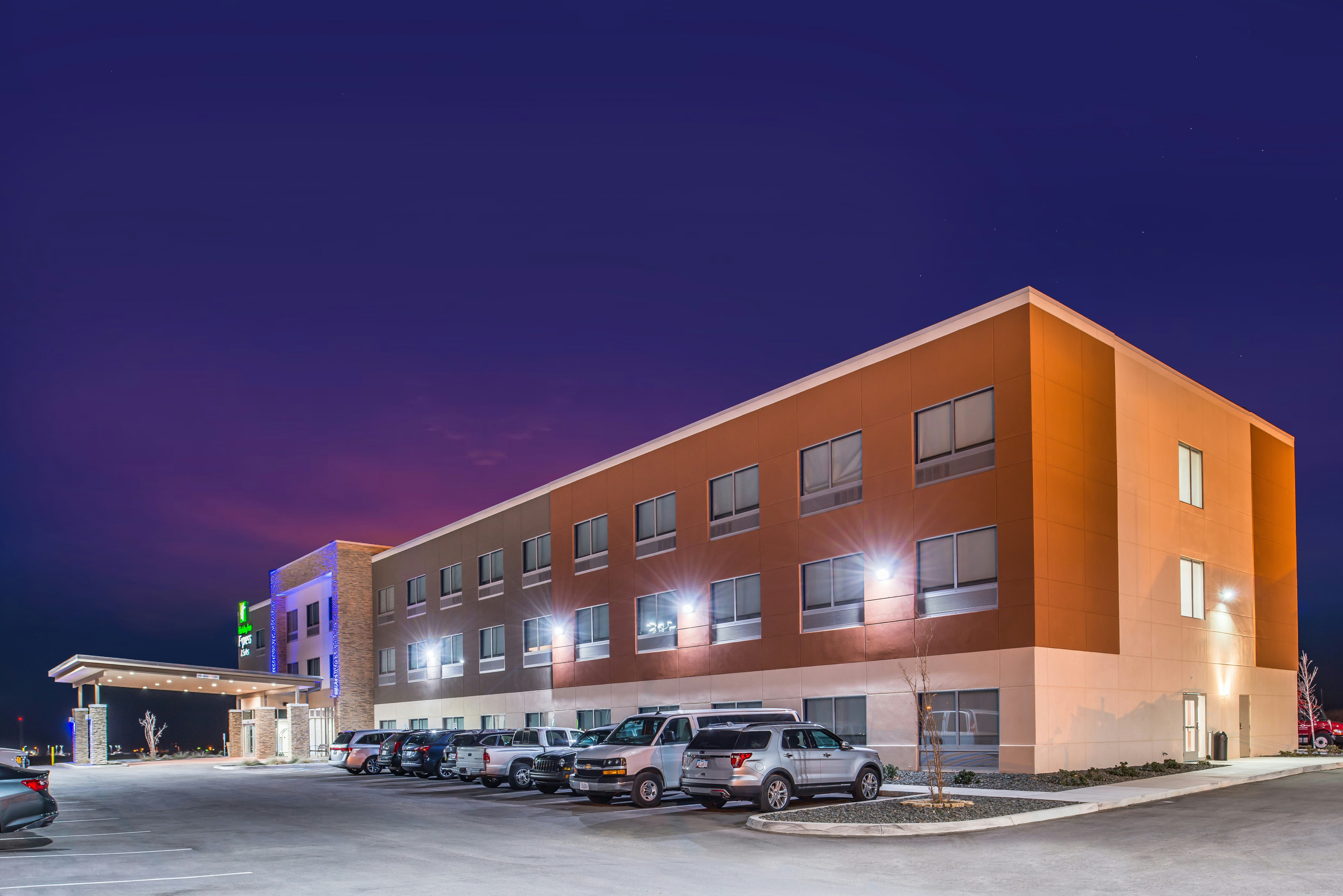 HOLIDAY INN EXPRESS & SUITES VAN HORN 5/65