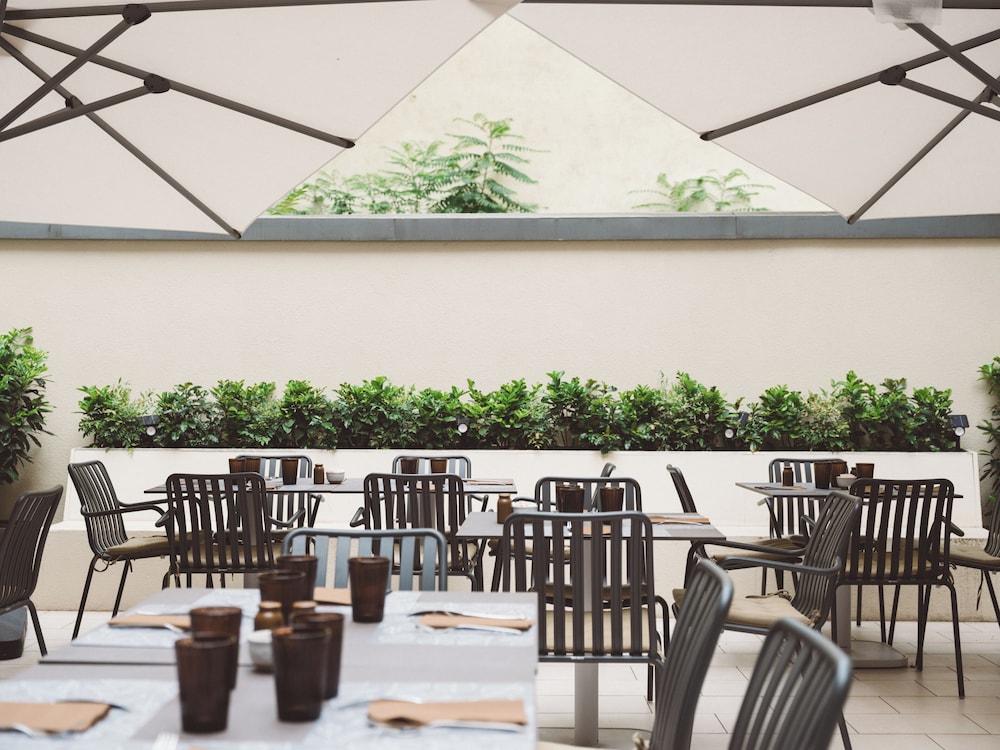 Honest Budapest by Chic & Basic 71/81