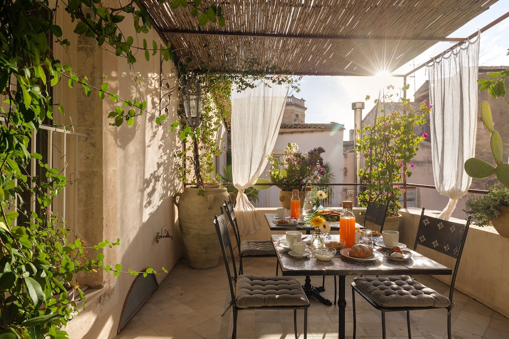 San Carlo Suites 37/50