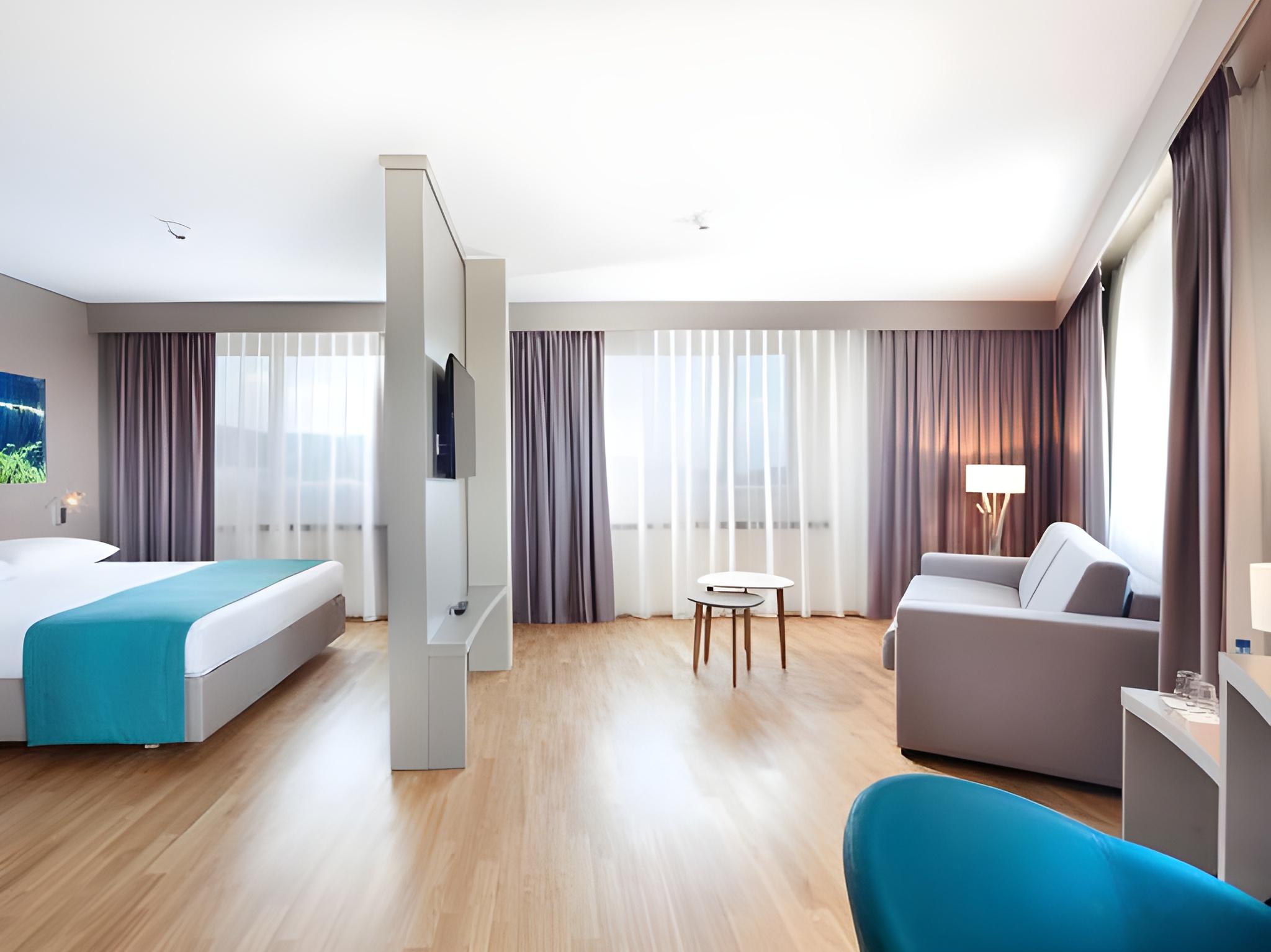 جناح جونيور بسرير كينج مع أريكة، Aquatis Hotel 2/2