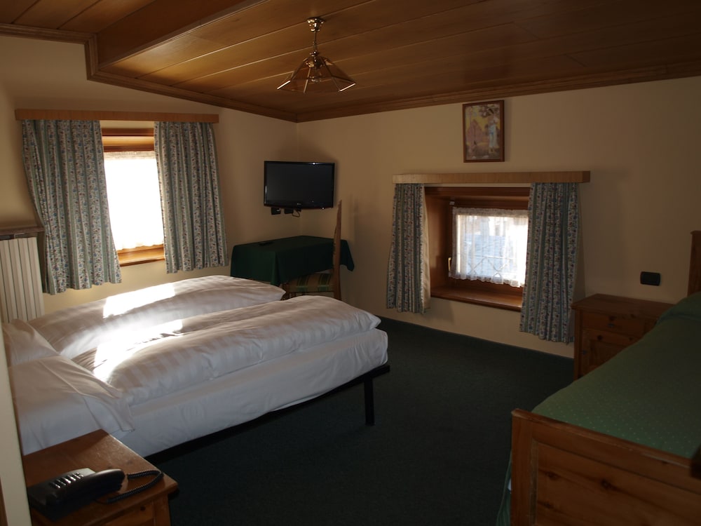 ROOM, TRIPLE