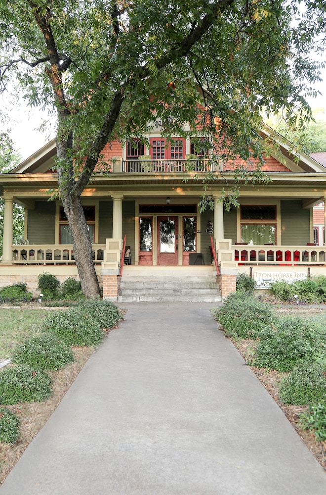 Iron Horse Inn 70/77