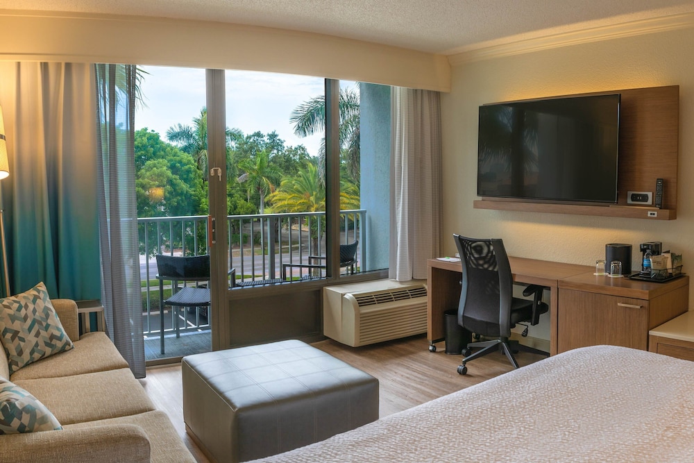 Courtyard By Marriott Naples 42/50