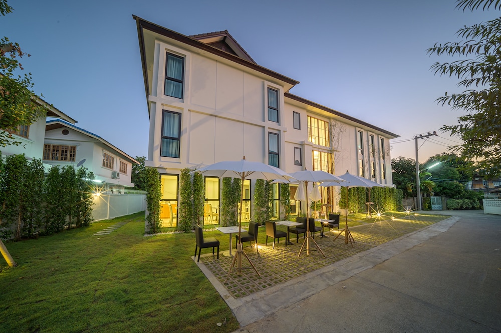 The Wing Boutique Hotel 37/39