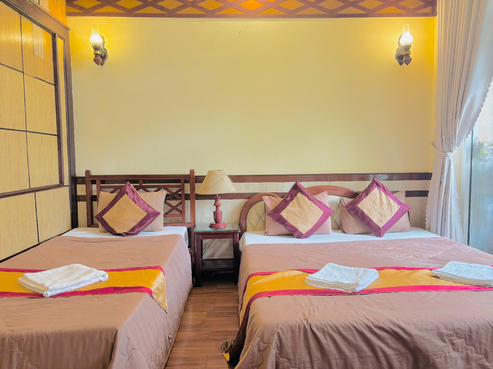 Type A, Deluxe, Twin Beds