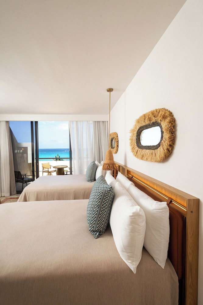 Concierge, 2 Bedrooms, Family, 1 King and 2 Double Beds, Ocean View