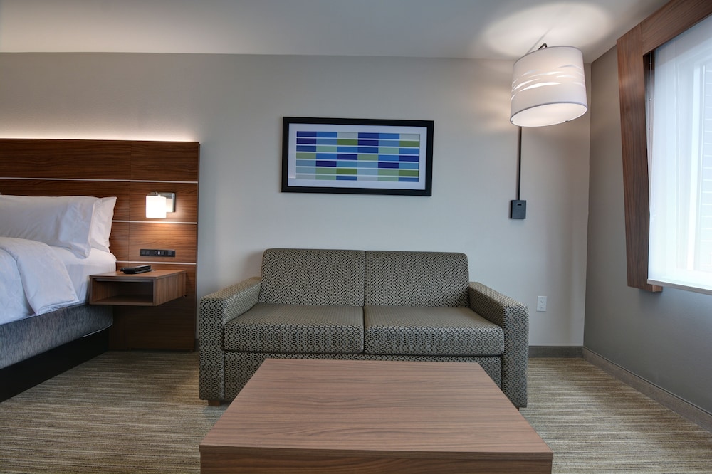 Holiday Inn Express And Suites Greenville Taylors 32/50