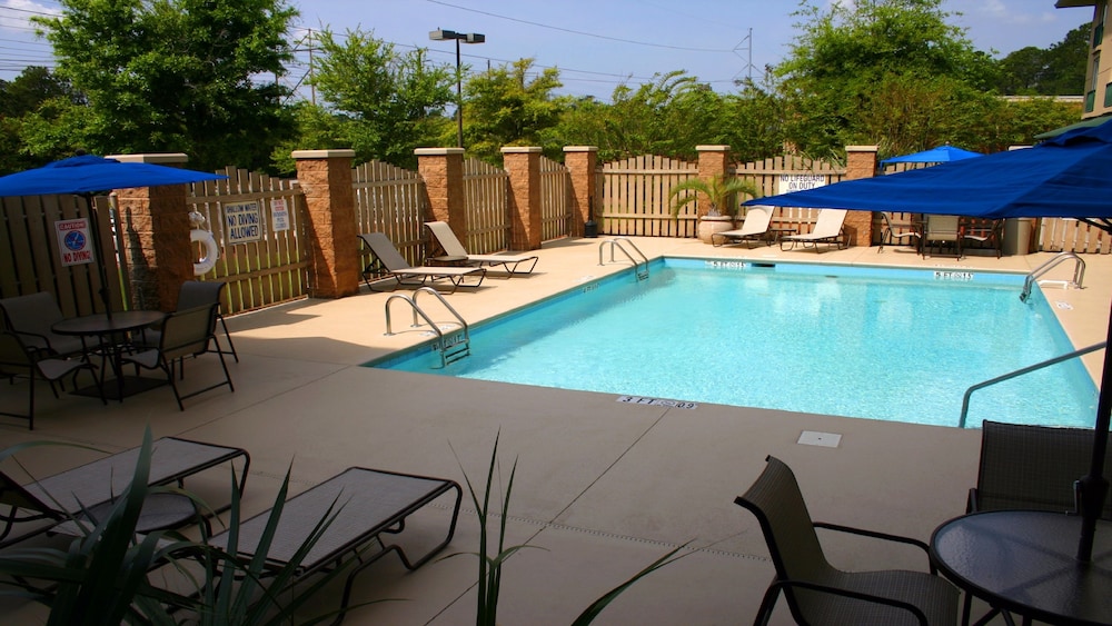 Holiday Inn Express Bluffton At Hilton Head Area 9/80