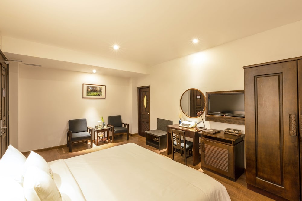 Cochin Zen Hotel 12/70