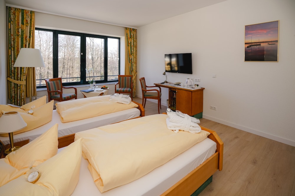 TOP CountryLine Seehotel Berlin-Rangsdorf 11/52