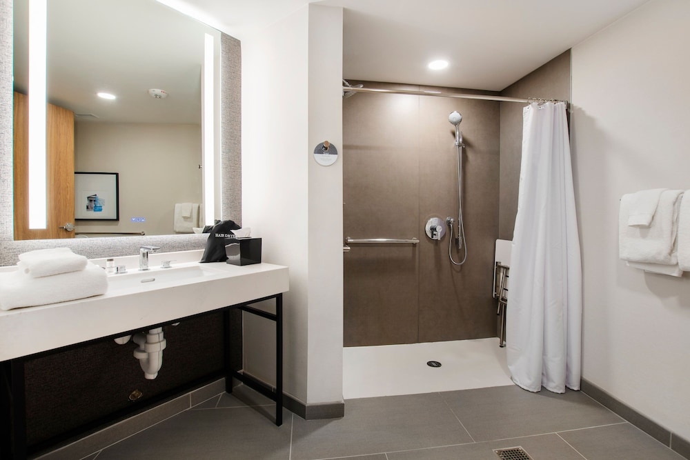 Sheraton Chapel Hill Hotel 49/50
