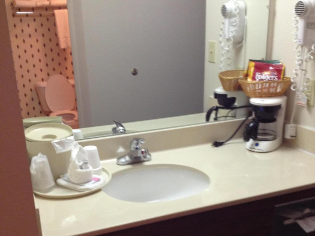Country Hearth Inn & Suites Willard 12/12