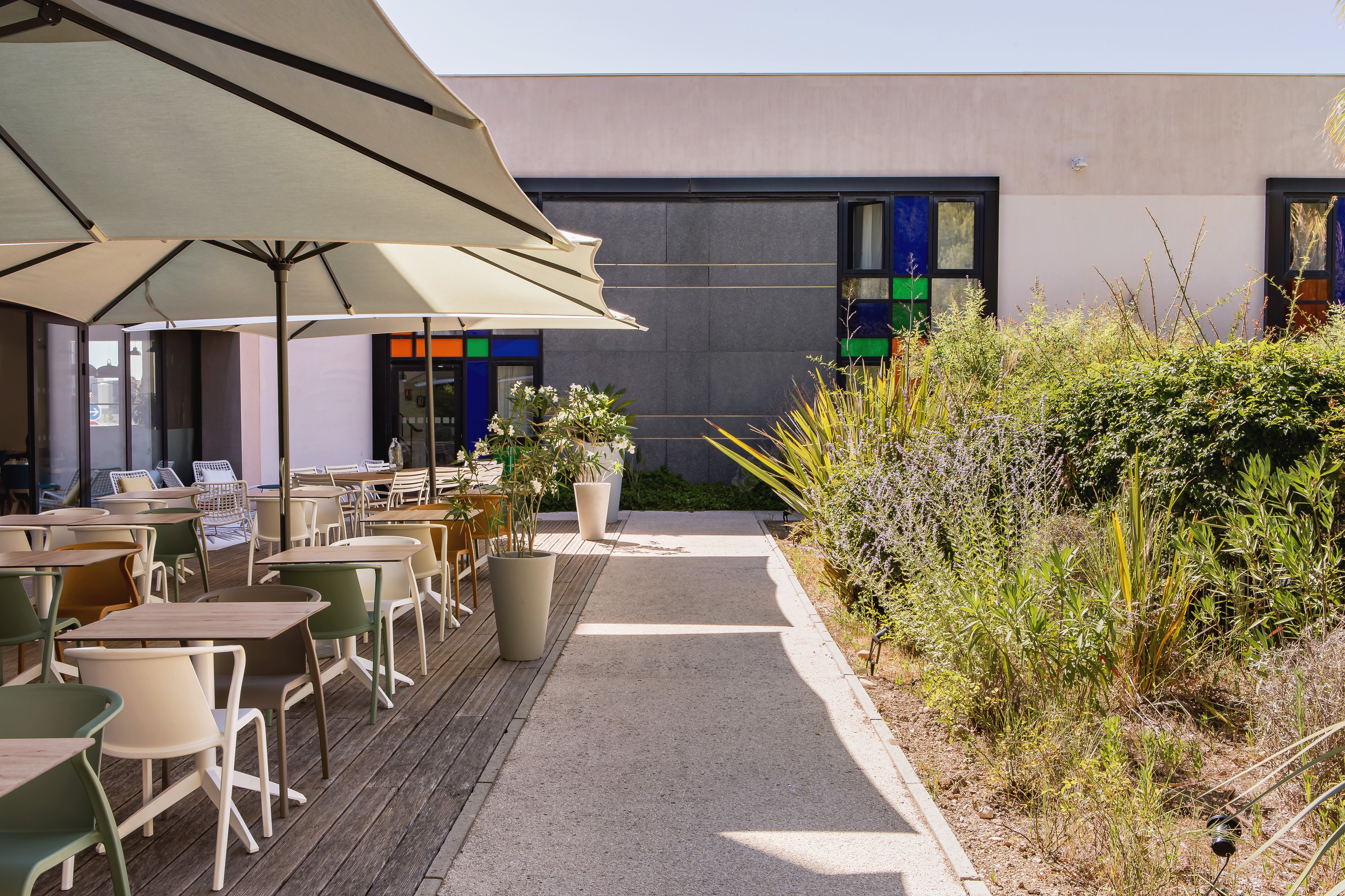 Holiday inn Marseille Airport (Ex Golden Tulip) 79/81