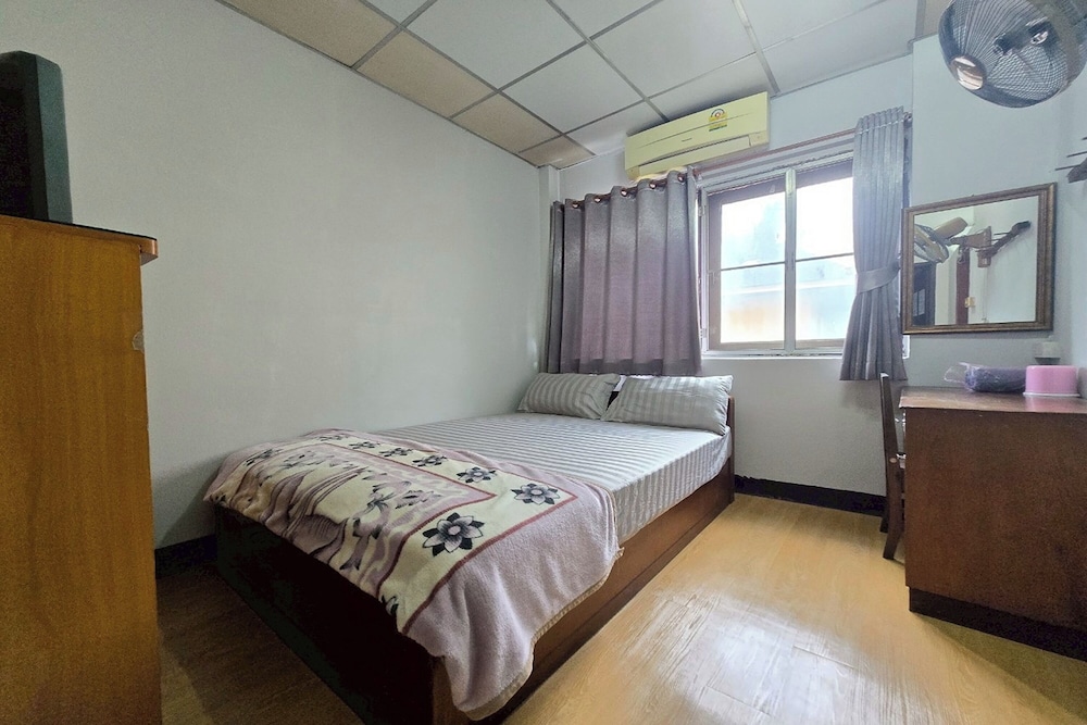 Tapae Inn Hotel 16/44