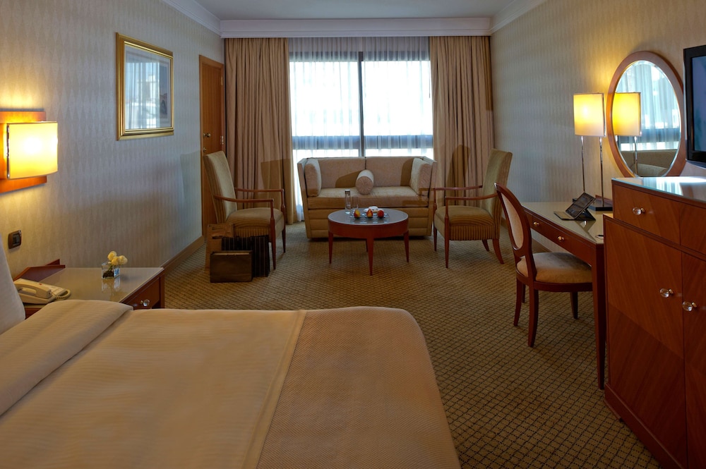 Radisson Blu Martinez Beirut 48/72