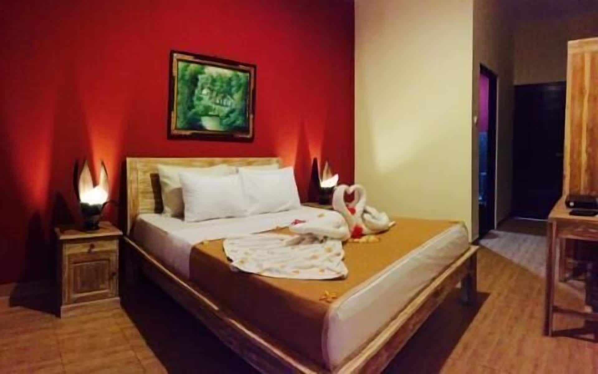 DELUXE, DOUBLE BED