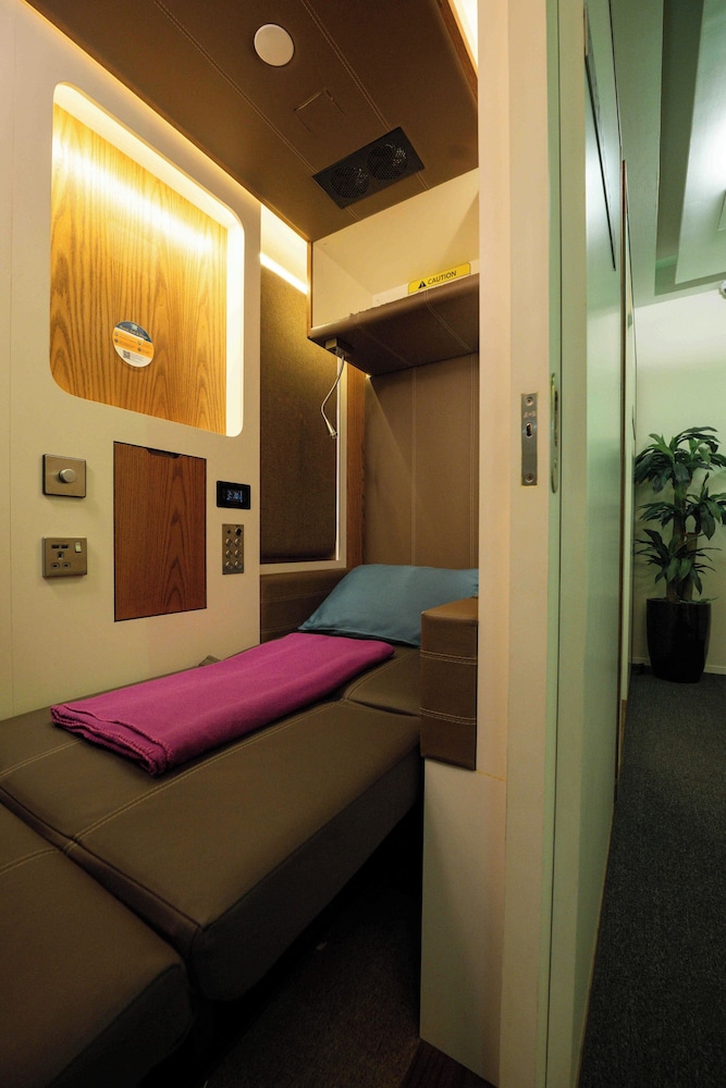 Sleep N Fly Sleep Lounge A Gates Terminal 3 Transit Only 42/50