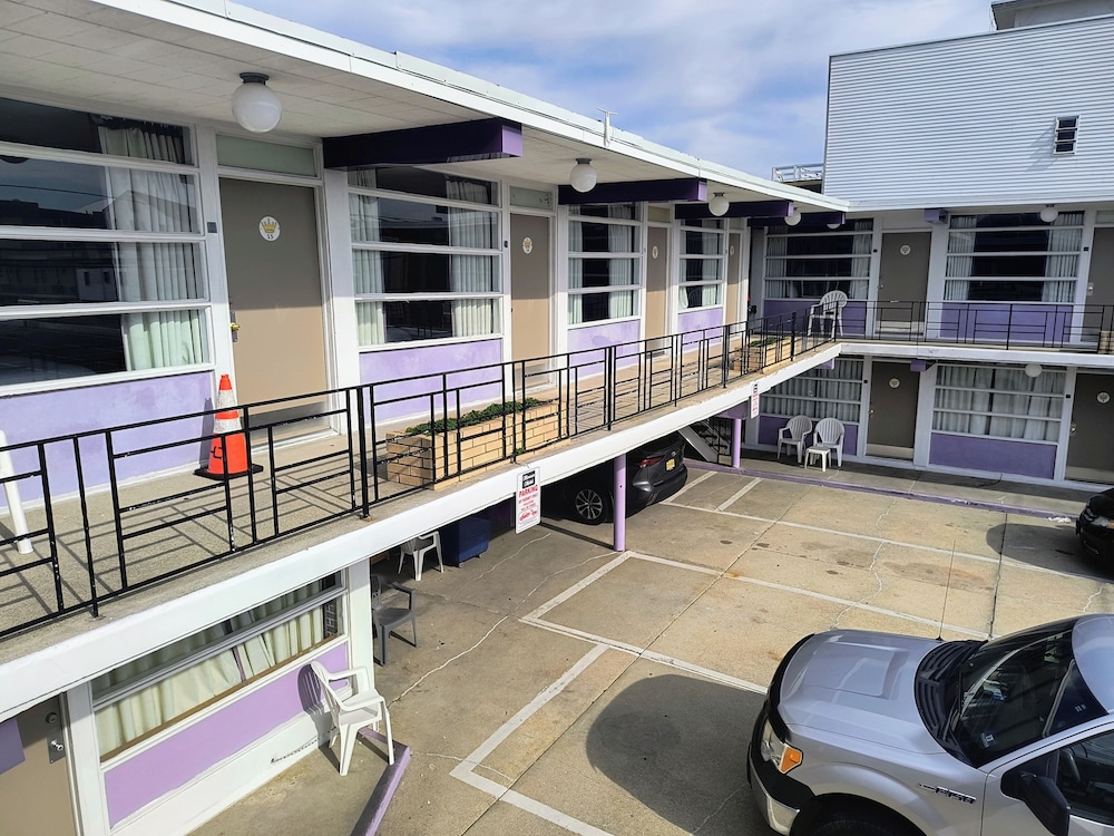 Monaco Motel 5/46