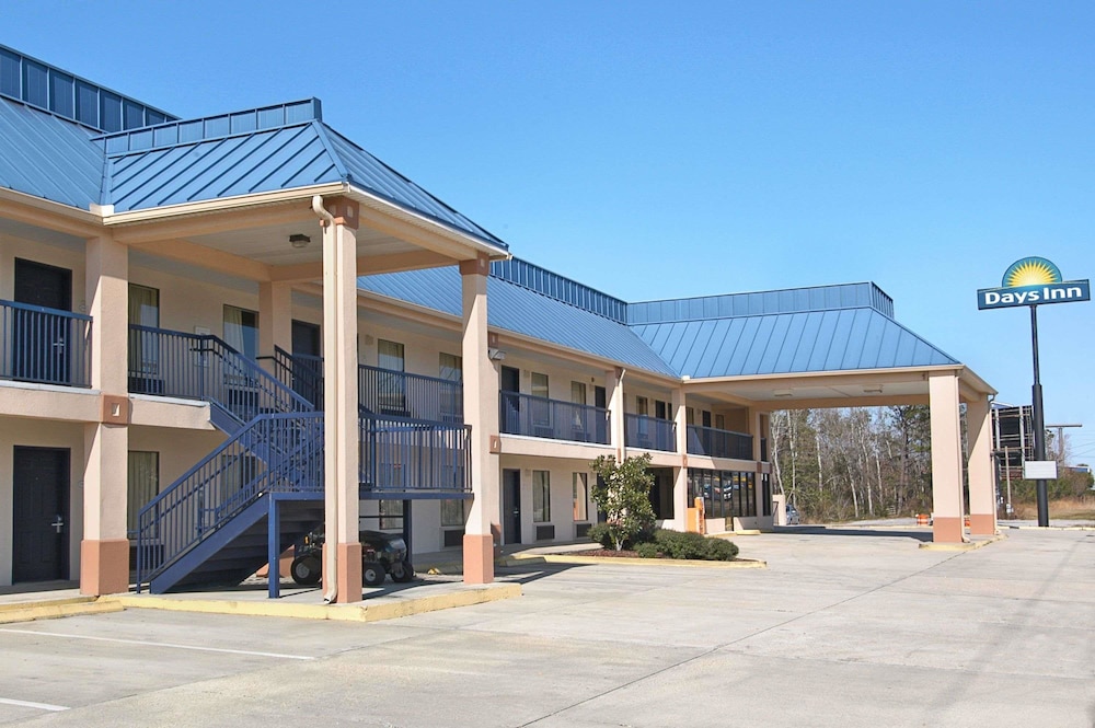 Days Inn by Wyndham Ocean Springs 4/32