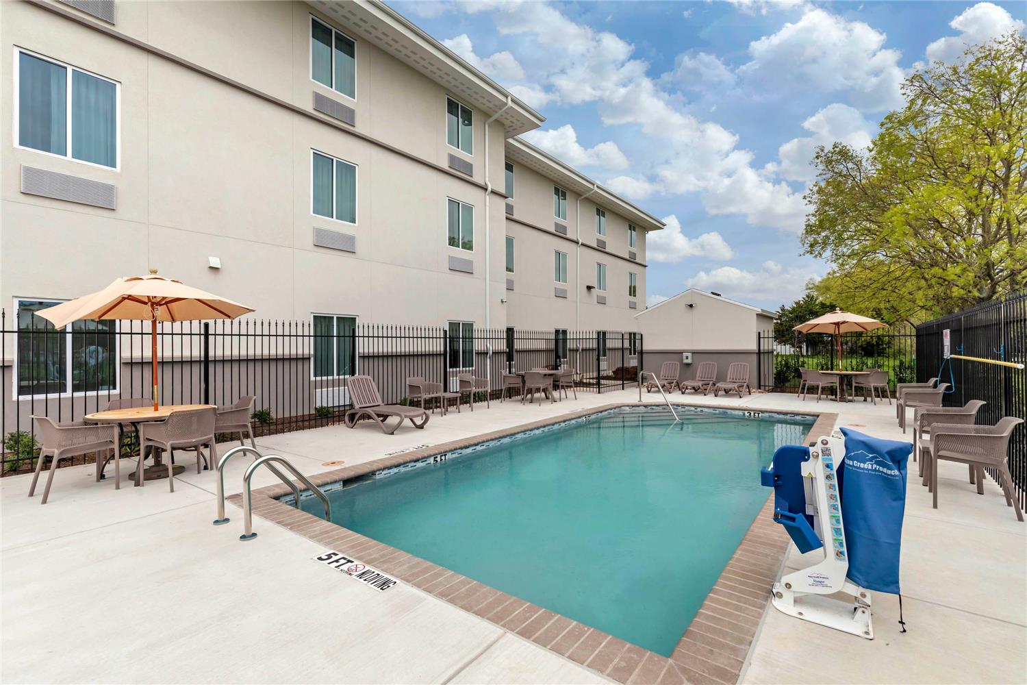 Mainstay Suites Lancaster Dallas South 4/37