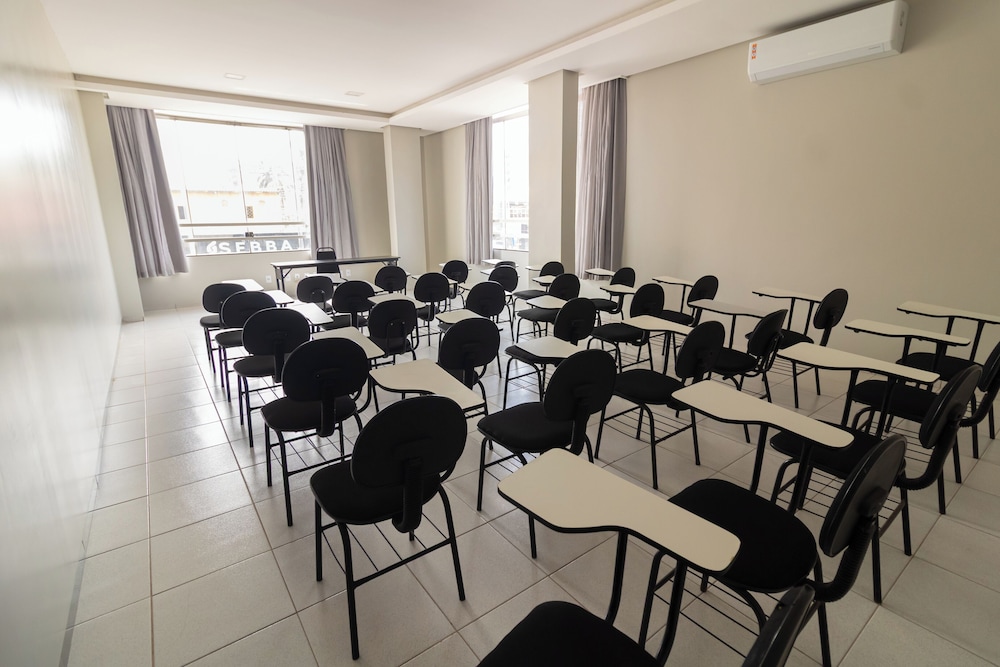 Honorato Plaza Hotel 42/52