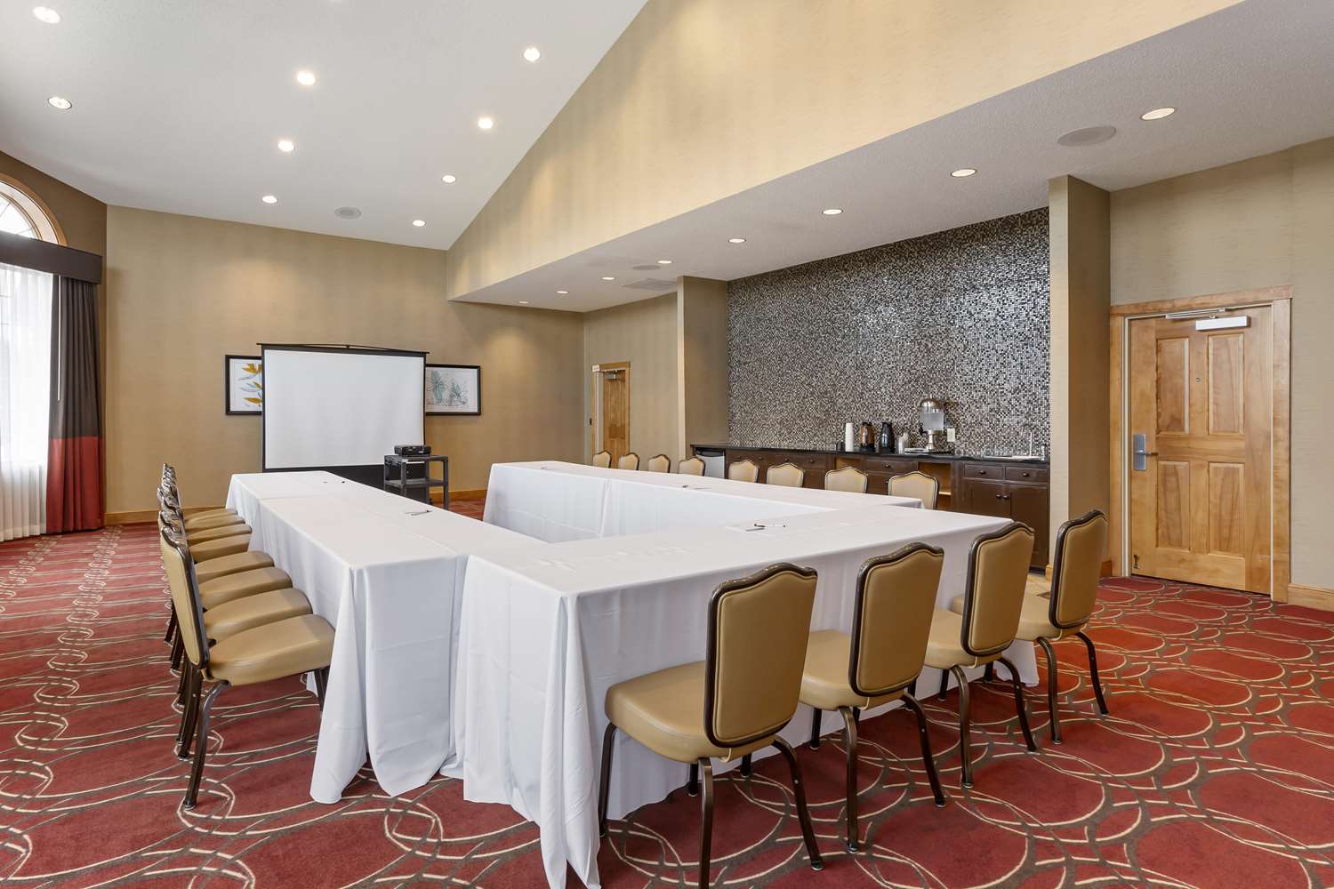 Best Western Plus Dutch Haus Inn And Suites 44/48