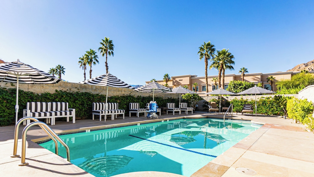 The Chateau at Lake La Quinta 53/78