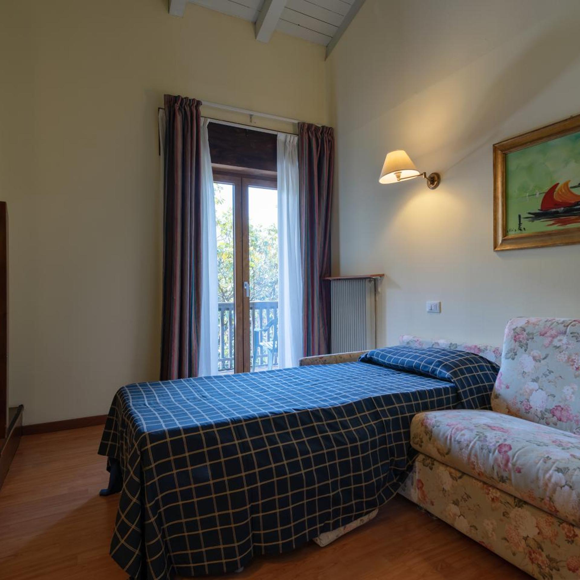 Room, Triple, Two Story