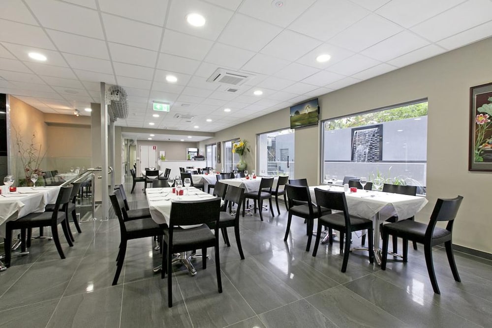 Argus Hotel Darwin 58/64